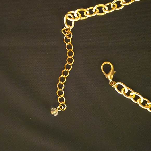 Stunning Necklace with 3 Yellow Acrylic Flowers on a Gold Tone Chain - Picture 4 of 6